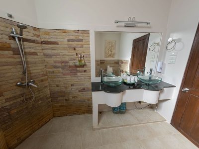 Sea View 3 Bedroom Suite - Bathroom